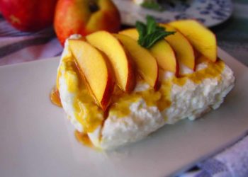 Creamy Cheesecake with Biscuit Base and Peach Flavours