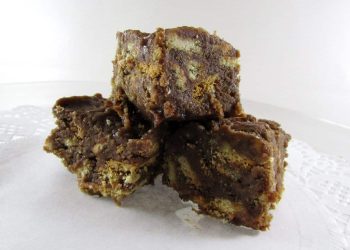 Fudge with Cocoa, Vanilla and Marie Biscuits