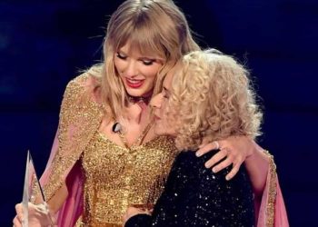 Taylor Swift inducts Carole King into the Rock & Roll Hall of Fame
