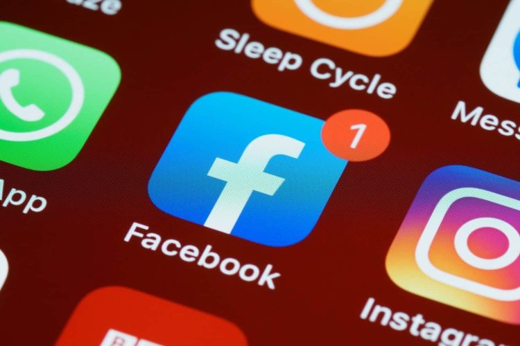 Facebook and Snapchat "spying" on iPhone users?