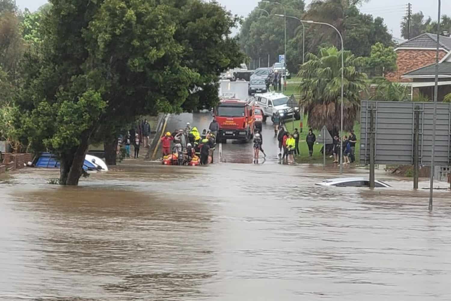 Eastern Cape flood leaves 6 dead including a police diver