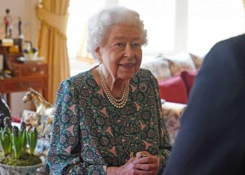 Queen Elizabeth releases her first statement after positive Covid test