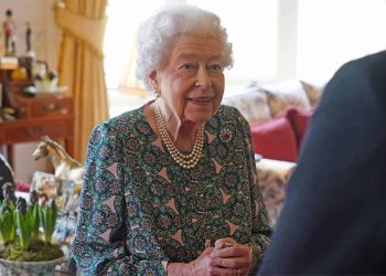 Queen Elizabeth struggling more and more with health issues