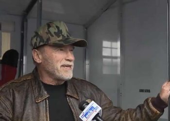 [WATCH]: Arnold Schwarzenegger tells Russian soldiers "the truth"