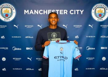 Manuel Akanji signs for Manchester City