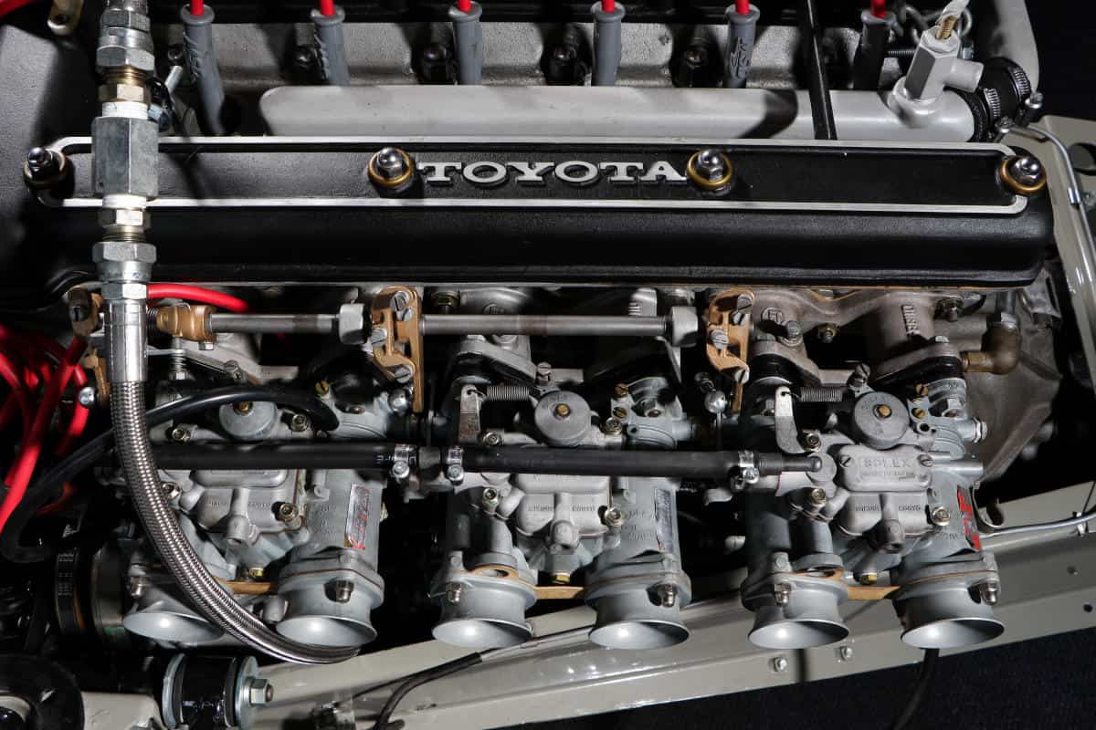 Toyota-2000GT-Engine-5